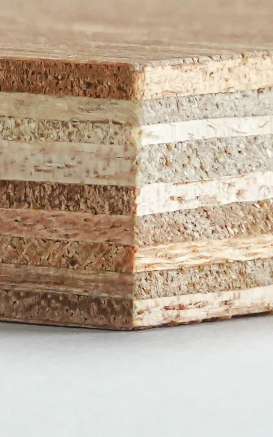 Edge of an MR plywood board, showing its layers.